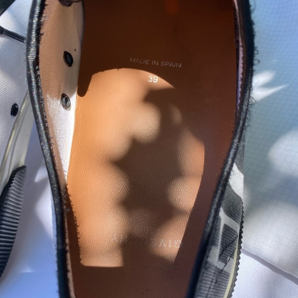 Authentic Givenchy Black & White Canvas Logo Sneakers Size 39 (US 9) - Picture 8 of 16